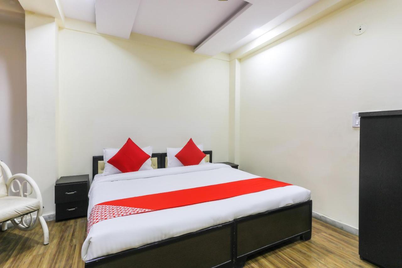 Oyo 62194 Pleasure Palace Hotel Indore Esterno foto