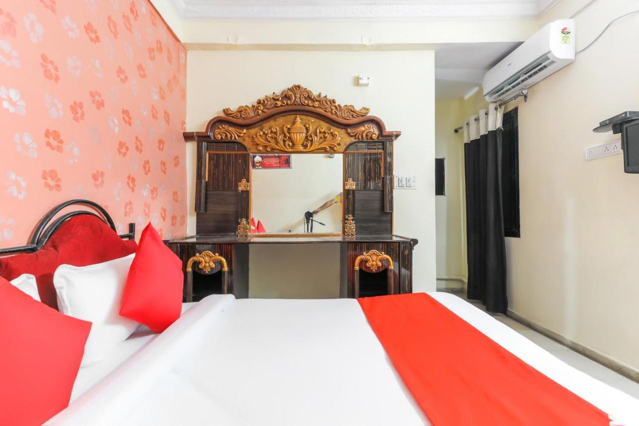 Oyo 62194 Pleasure Palace Hotel Indore Esterno foto