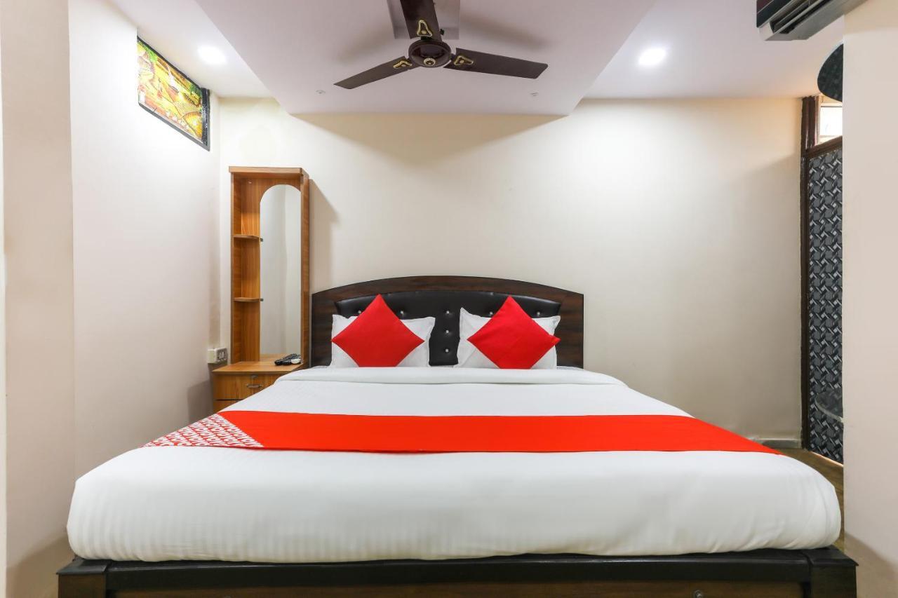Oyo 62194 Pleasure Palace Hotel Indore Esterno foto