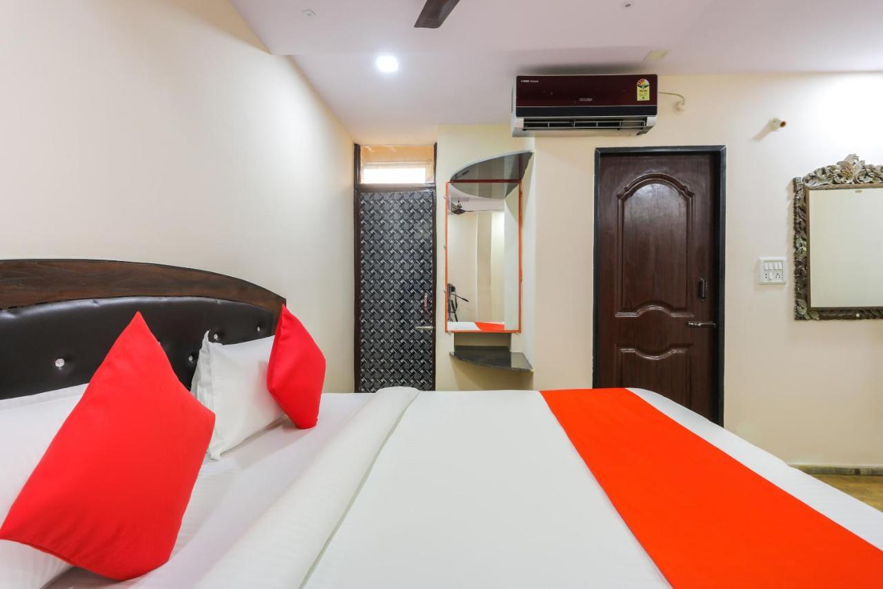 Oyo 62194 Pleasure Palace Hotel Indore Esterno foto